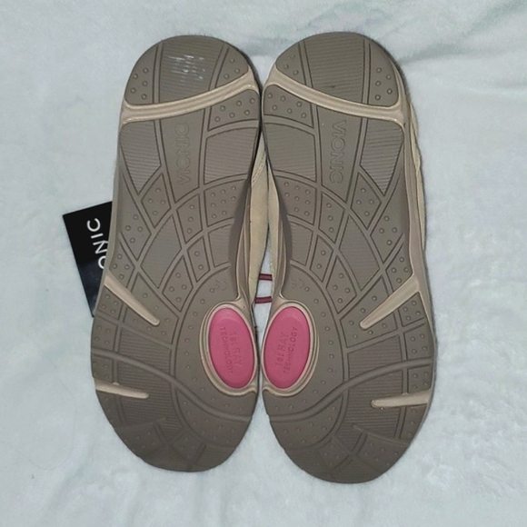 NWT Vionic Cypress Water-Resistant Hiking Sneakers Women's Size 9 - Picture 8 of 10